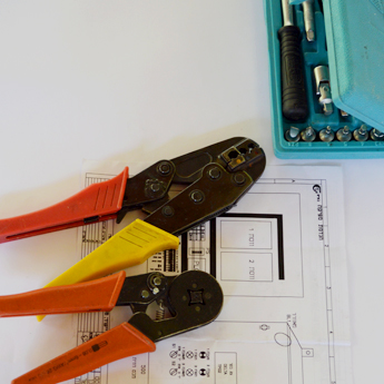 אודותינו-הנדסת-ספיקה-מוצרים-חייגנים-להתראות-בקרת-מפלס-פרוייקטים-יעודיים-שליטה-מרחוק-חייגנים-להתראות-וסת-מהירות-מיכל-לחץ-הגברת-לחץ-גשש-לחץ-שמירת-מפלס-תצוגת-מפלס-גשש-אולטרסוני-משאבה-לוח-בקרה-פולסים-בלחץ-מים